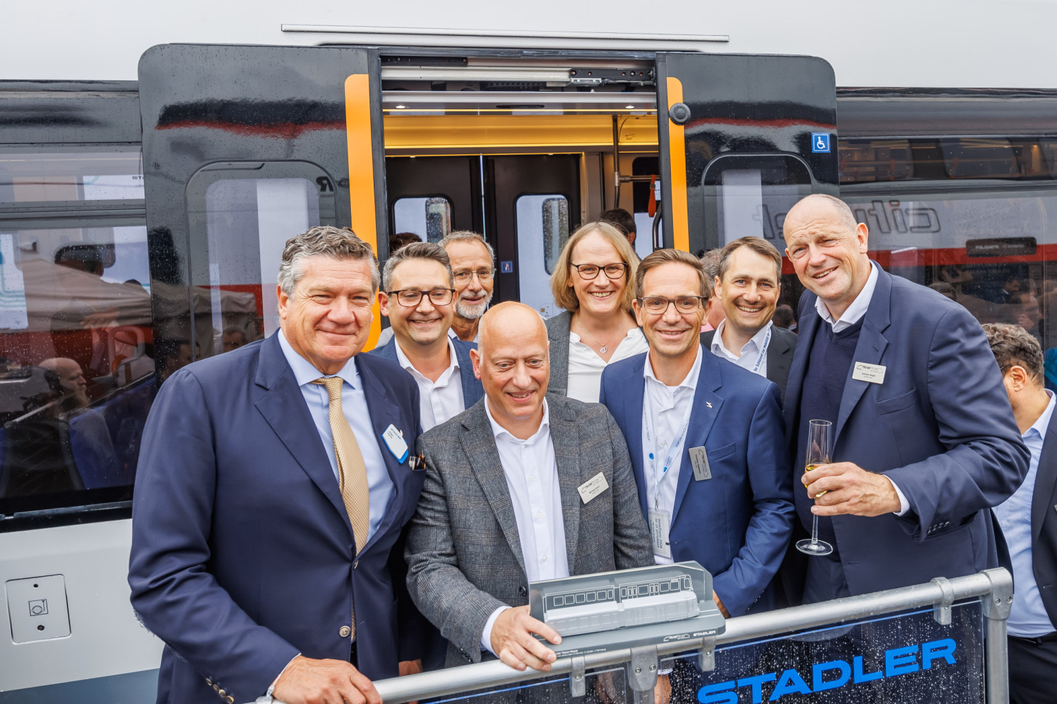 Gruppenbild der Kooperationspartner der TramTrain.