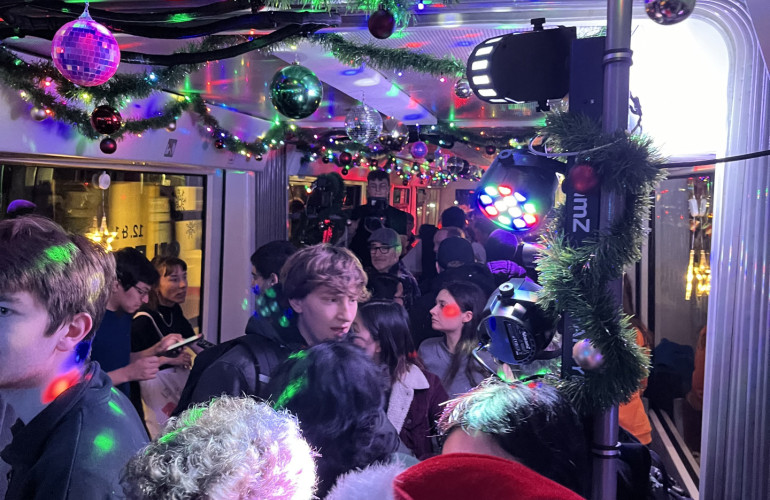 Eindruck Weihnachtskaraoke-Bahn 2025