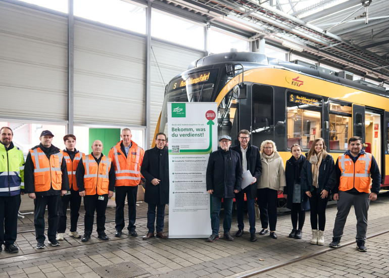 Verkehrsminister Hermann besucht Querqualifizierungsprojekt in Karlsruhe